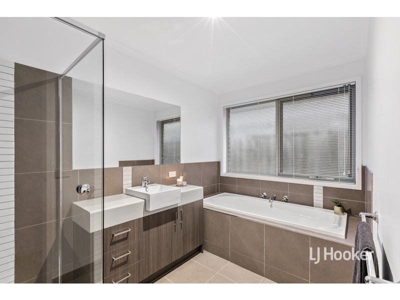 23 Aruba Avenue, Point Cook VIC 3030