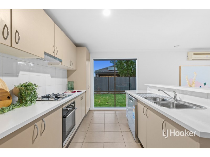 29 Fairbridge Road, Point Cook VIC 3030