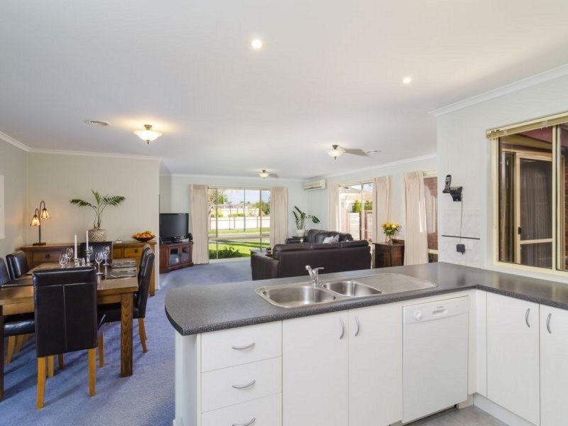27 Arlington Way, Point Cook VIC 3030