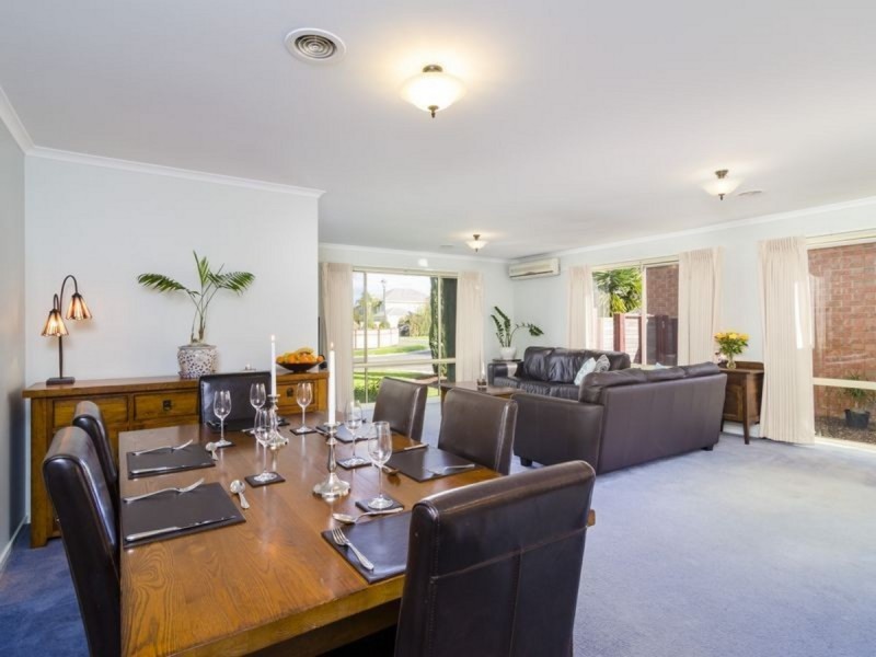 27 Arlington Way, Point Cook VIC 3030