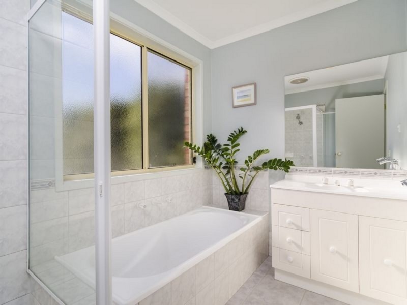 27 Arlington Way, Point Cook VIC 3030