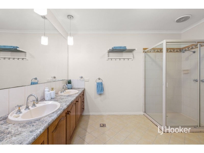 6 Seaeagle Avenue, Point Cook VIC 3030