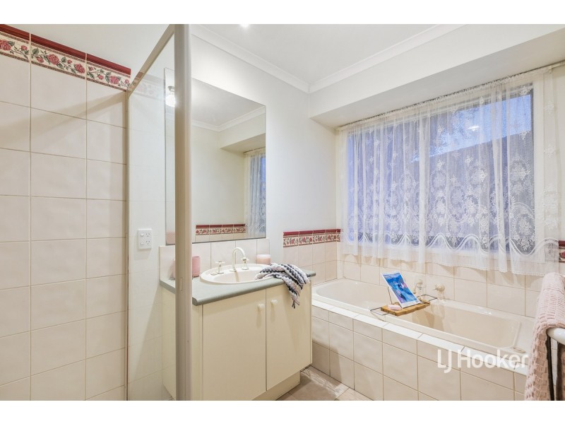 6 Seaeagle Avenue, Point Cook VIC 3030