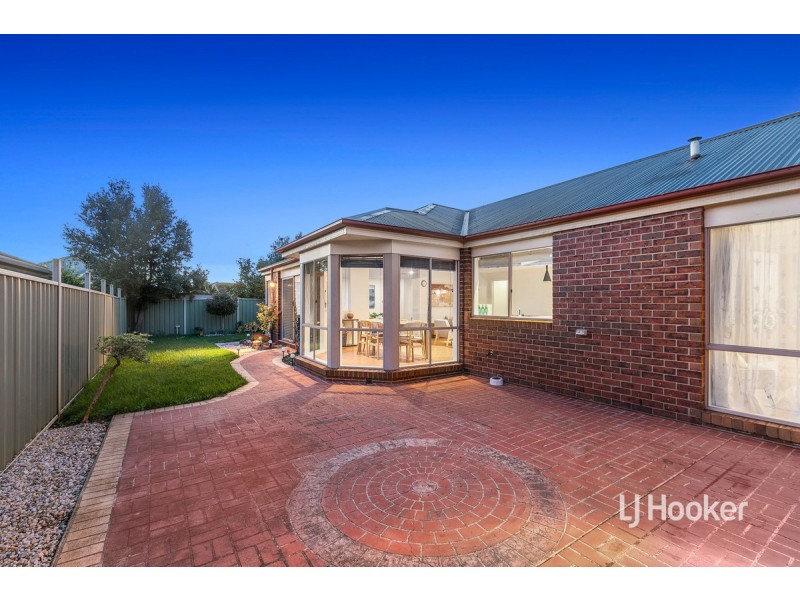 6 Seaeagle Avenue, Point Cook VIC 3030