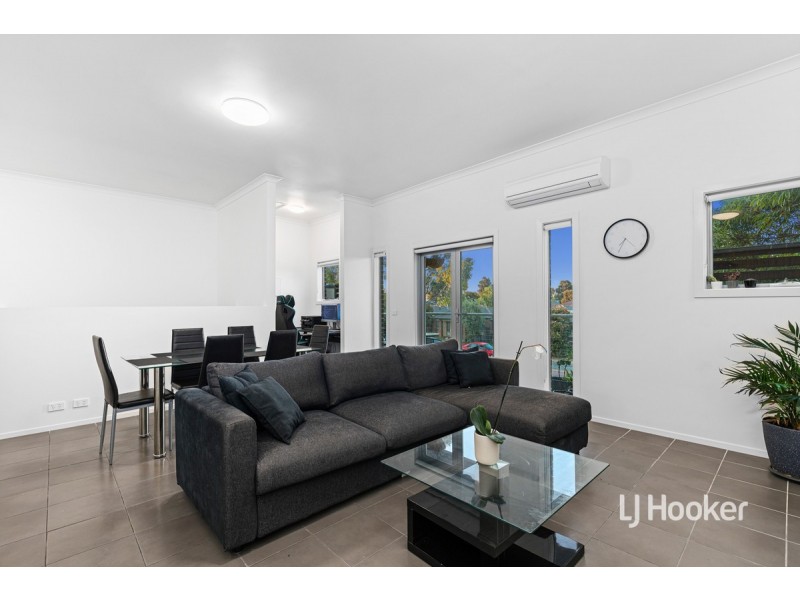 2/23 Tom Roberts Parade, Point Cook VIC 3030