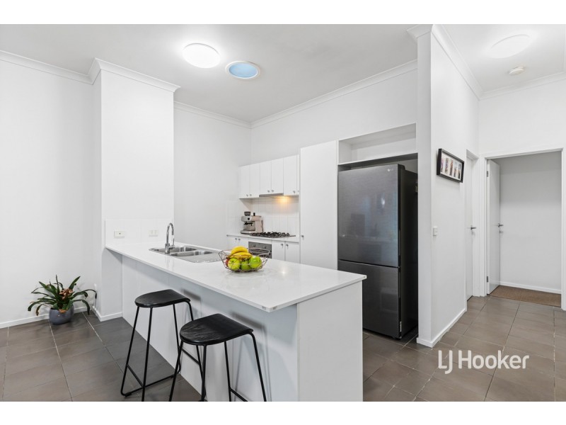 2/23 Tom Roberts Parade, Point Cook VIC 3030