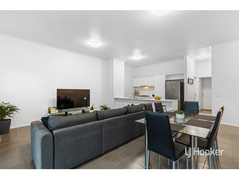 2/23 Tom Roberts Parade, Point Cook VIC 3030