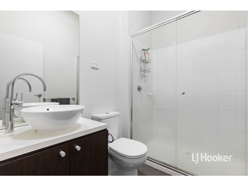 2/23 Tom Roberts Parade, Point Cook VIC 3030