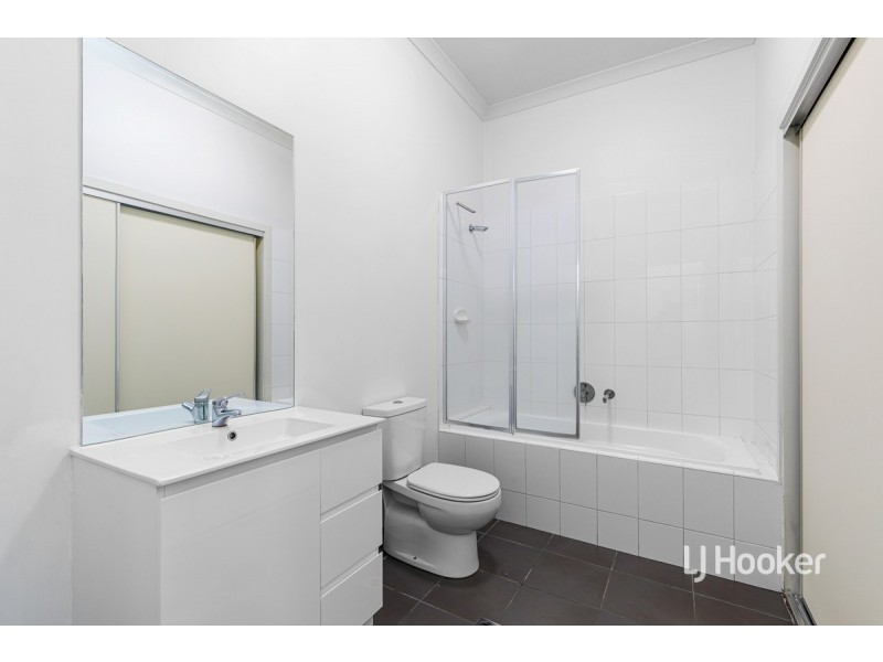 2/23 Tom Roberts Parade, Point Cook VIC 3030