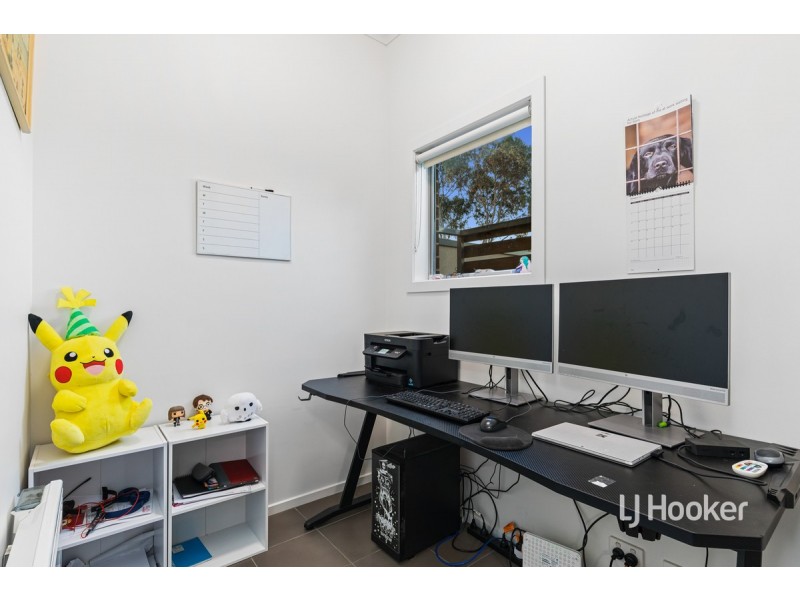 2/23 Tom Roberts Parade, Point Cook VIC 3030