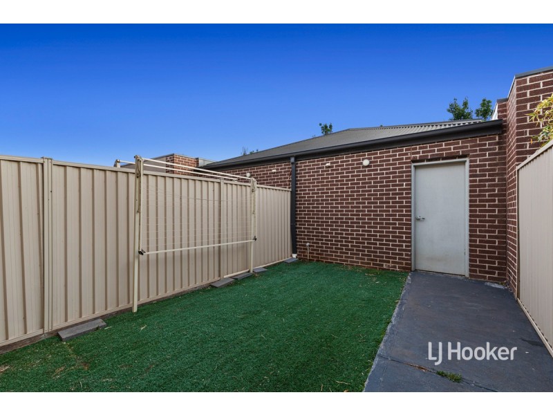 2/23 Tom Roberts Parade, Point Cook VIC 3030