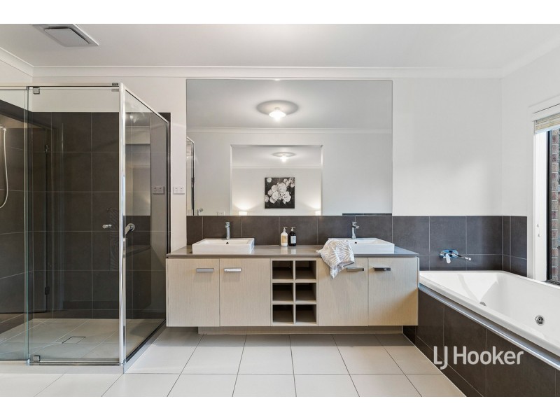 2 Orpheus Street, Point Cook VIC 3030