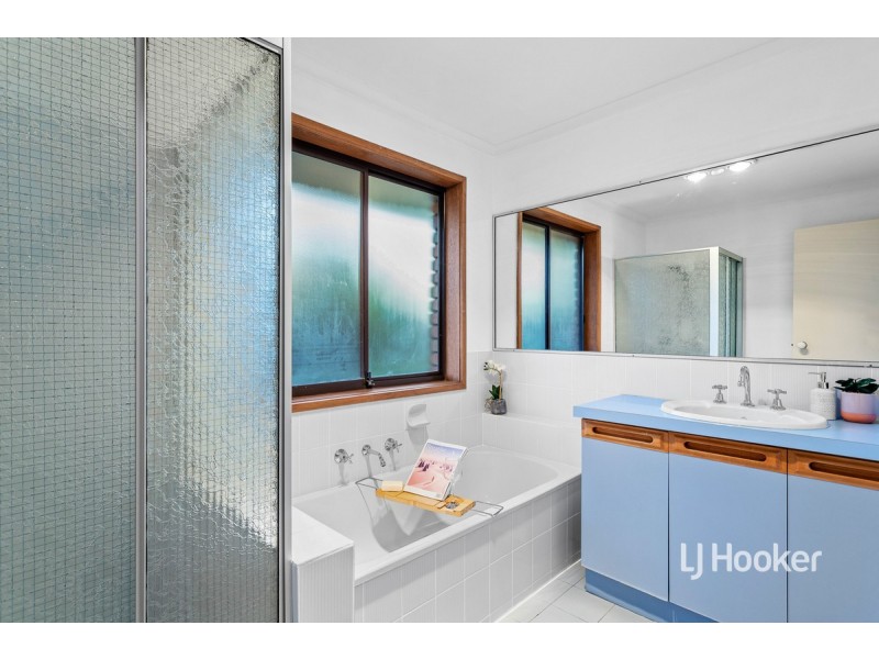 15 Creswell Court, Altona Meadows VIC 3028