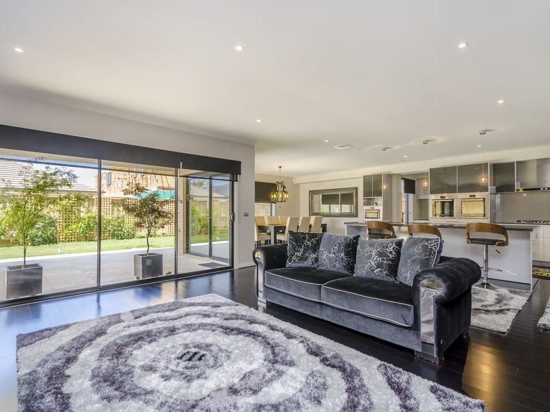 12 Darlington Drive, Williams Landing VIC 3027