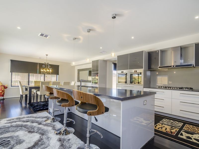 12 Darlington Drive, Williams Landing VIC 3027