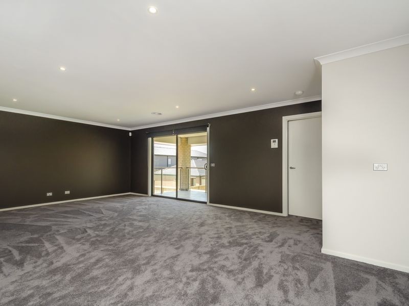 12 Darlington Drive, Williams Landing VIC 3027