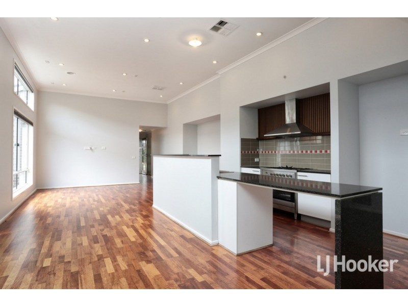 8 Rona Road, Point Cook VIC 3030