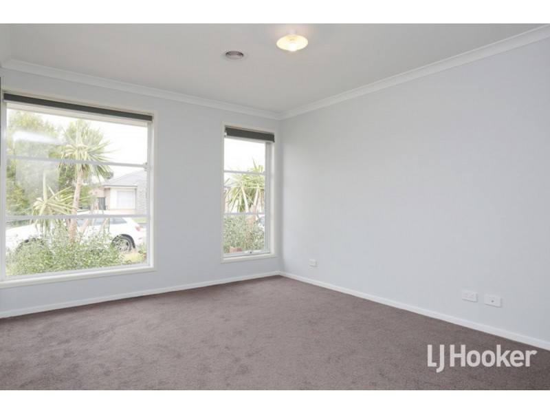 8 Rona Road, Point Cook VIC 3030