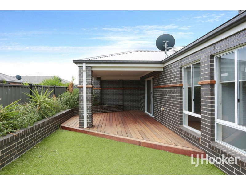 8 Rona Road, Point Cook VIC 3030