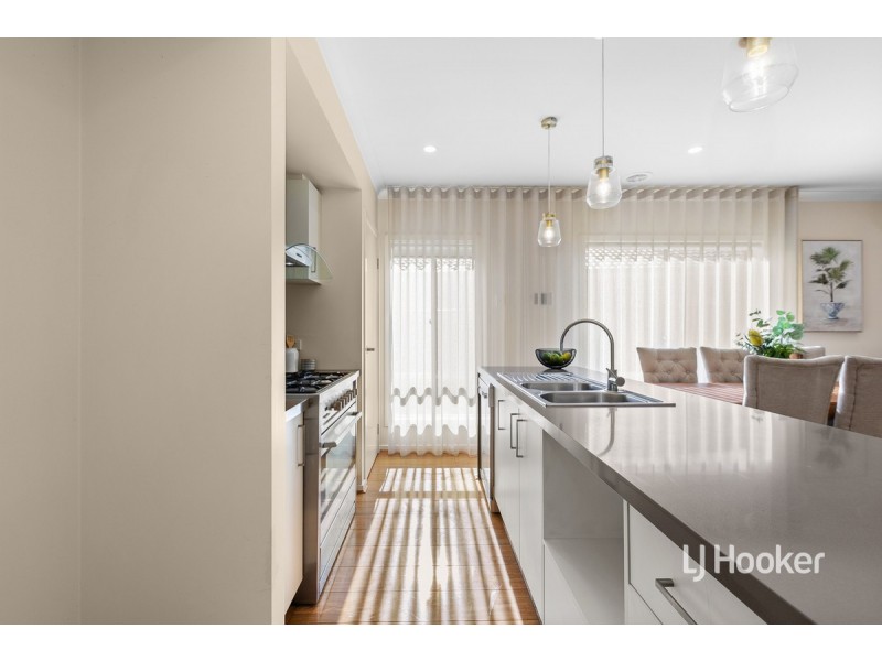 33 Regal Road, Point Cook VIC 3030