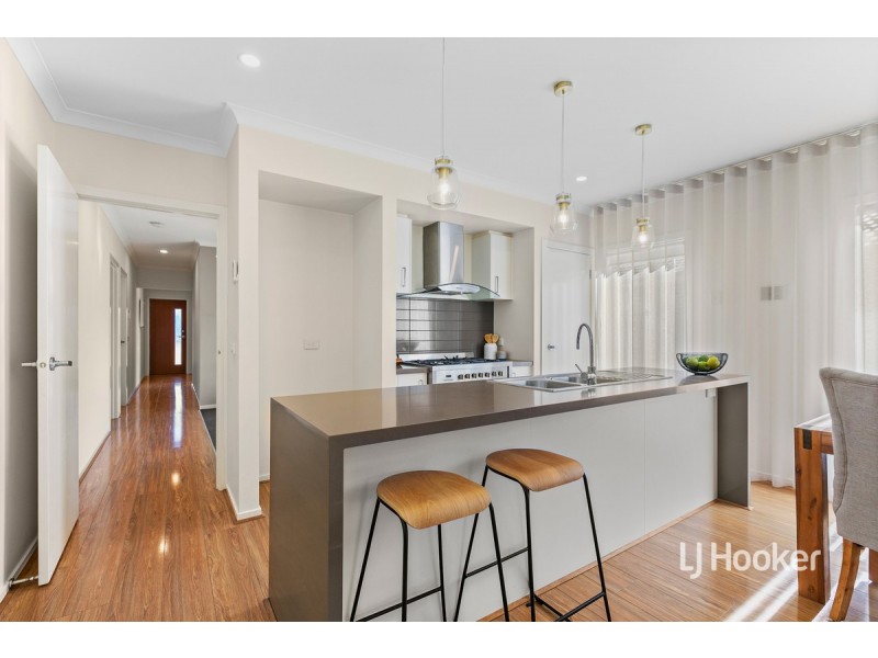 33 Regal Road, Point Cook VIC 3030