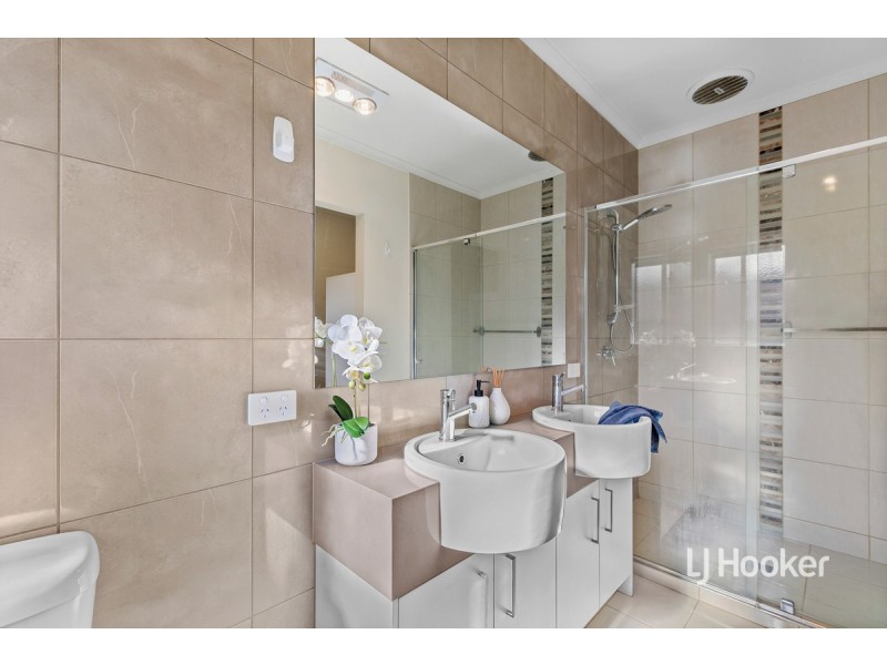 33 Regal Road, Point Cook VIC 3030