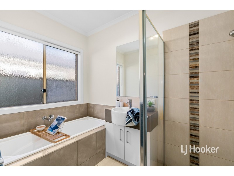 33 Regal Road, Point Cook VIC 3030