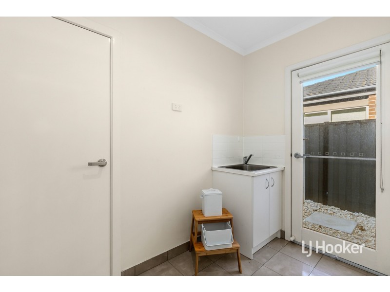 33 Regal Road, Point Cook VIC 3030