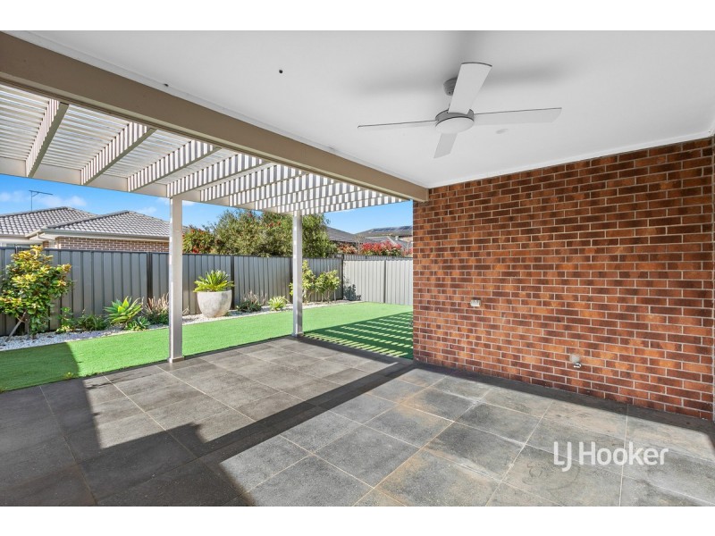 33 Regal Road, Point Cook VIC 3030