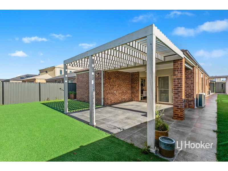 33 Regal Road, Point Cook VIC 3030