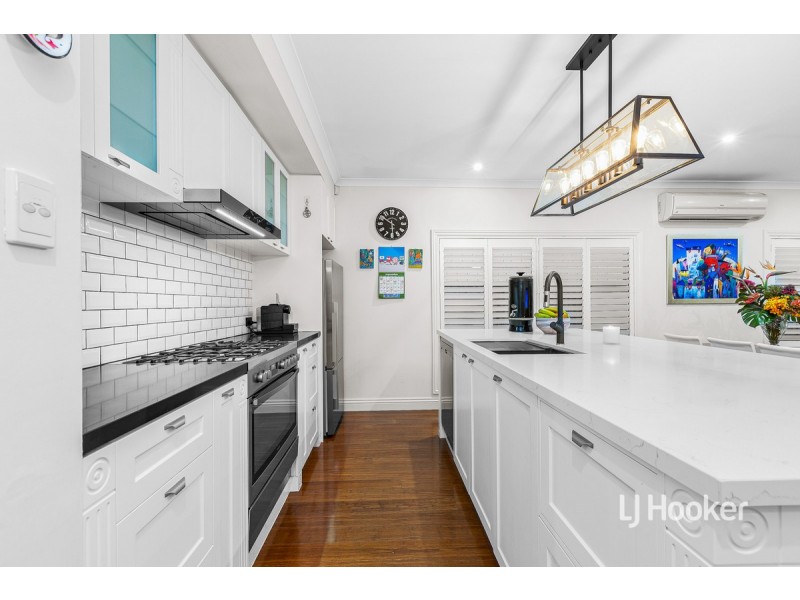 14 Seafarer Way, Sanctuary Lakes VIC 3030