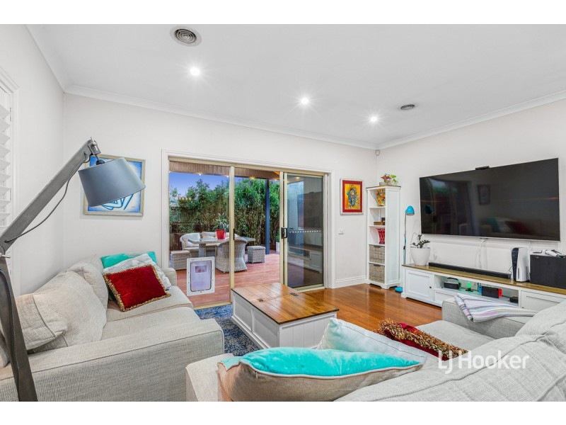 14 Seafarer Way, Sanctuary Lakes VIC 3030