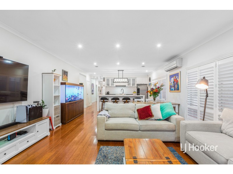 14 Seafarer Way, Sanctuary Lakes VIC 3030