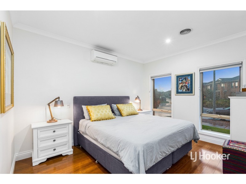 14 Seafarer Way, Sanctuary Lakes VIC 3030