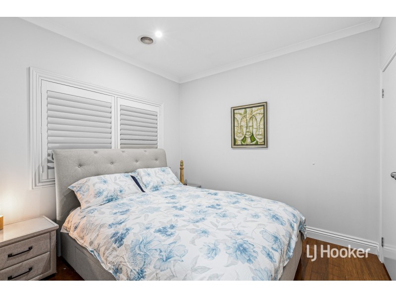 14 Seafarer Way, Sanctuary Lakes VIC 3030