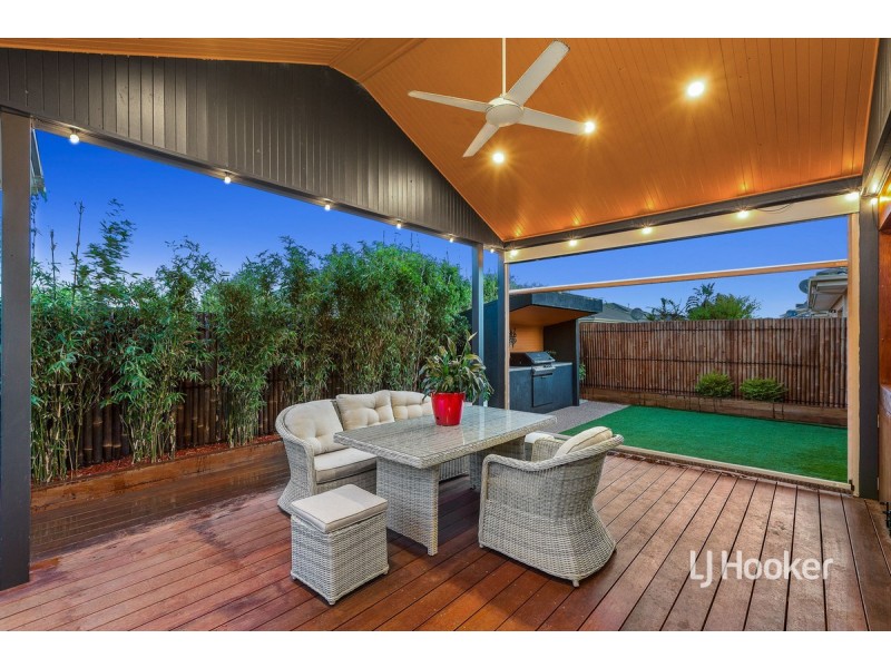14 Seafarer Way, Sanctuary Lakes VIC 3030