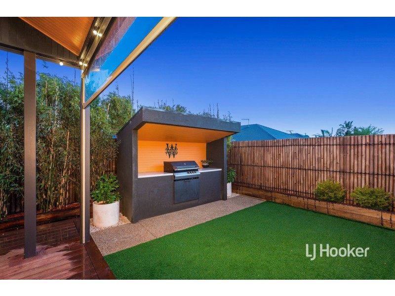 14 Seafarer Way, Sanctuary Lakes VIC 3030