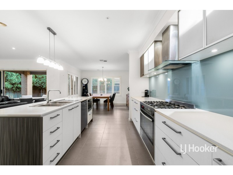 6 Saffron Place, Point Cook VIC 3030