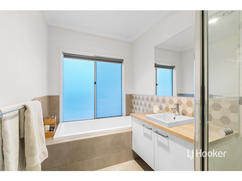 6 Saffron Place, Point Cook VIC 3030