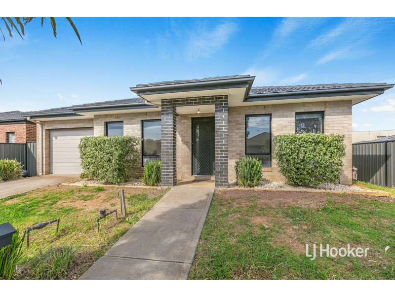 1/33 Whitlam Green, Point Cook VIC 3030