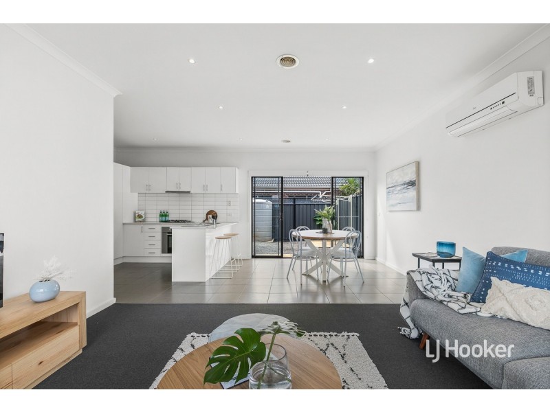 1/33 Whitlam Green, Point Cook VIC 3030