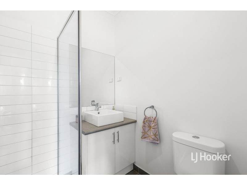 1/33 Whitlam Green, Point Cook VIC 3030