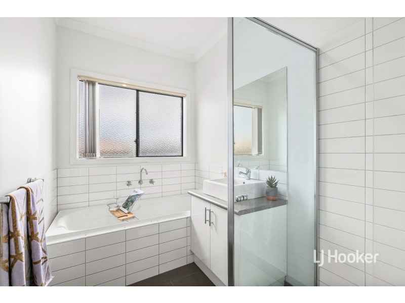 1/33 Whitlam Green, Point Cook VIC 3030