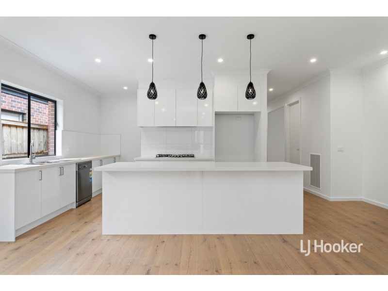 8 Trijena Aveune, Mickleham VIC 3064