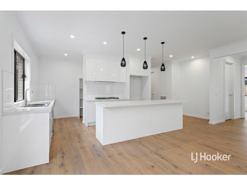 8 Trijena Aveune, Mickleham VIC 3064