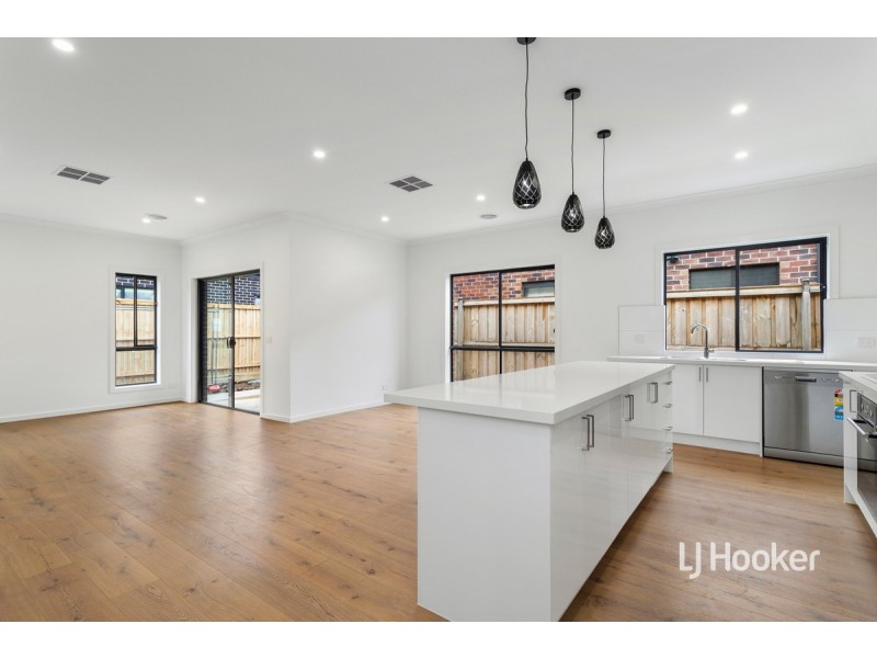 8 Trijena Aveune, Mickleham VIC 3064