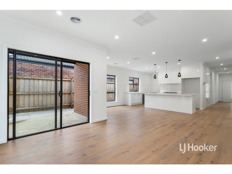 8 Trijena Aveune, Mickleham VIC 3064