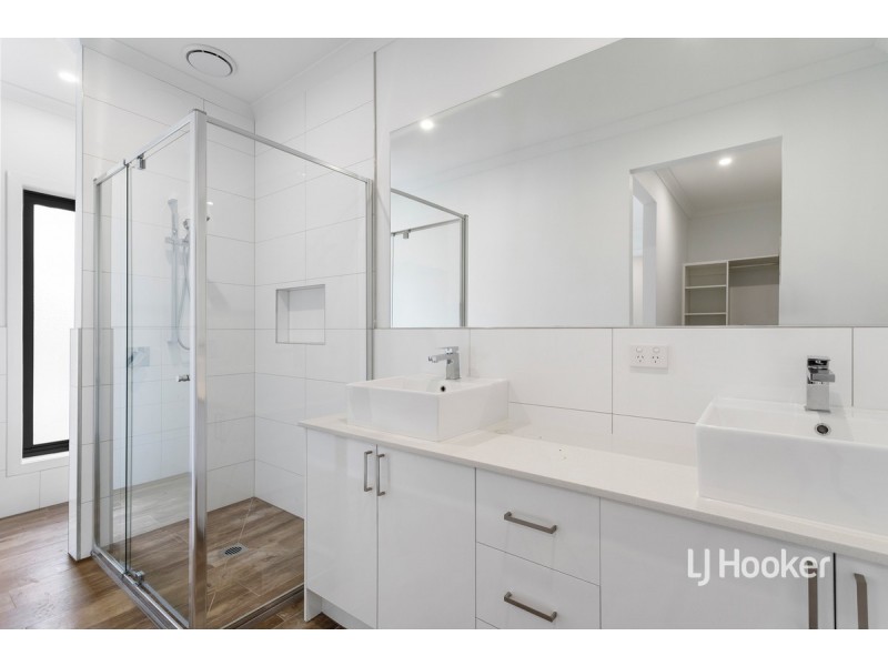 8 Trijena Aveune, Mickleham VIC 3064