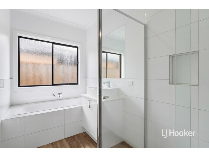 8 Trijena Aveune, Mickleham VIC 3064