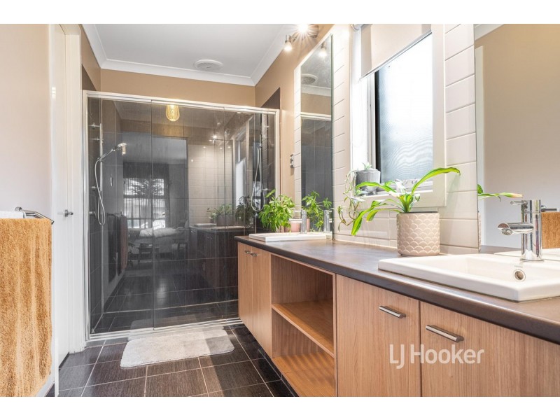 13 Vaughan Chase, Wyndham Vale VIC 3024